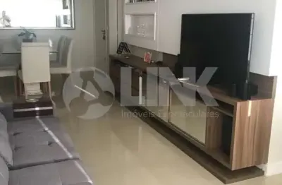 Apartamento de 3 quartos com 2 vagas à venda no bairro São Sebastião em Porto Alegre