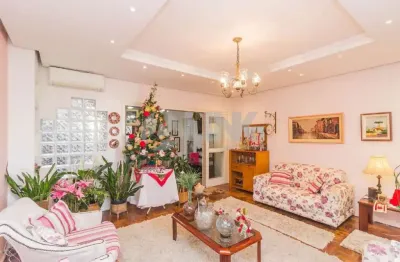 Casa com 3 quartos e 3 garagens à venda no bairro jardim europa em porto alegre