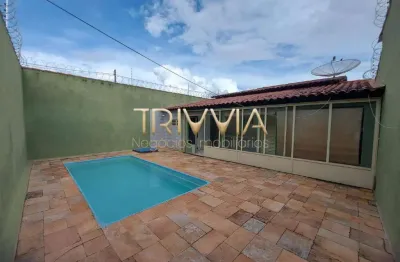 Casa ampla com piscina e ótima localização – pronta para morar!
