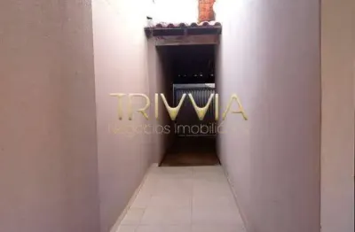 Casa com quintal amplo e 2 quartos planejados – excelente oportunidade!