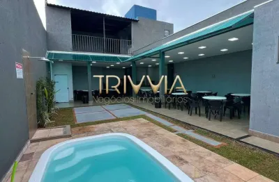 Salão de festas completo com piscina, espaço gourmet e duas suítes – porteira fechada