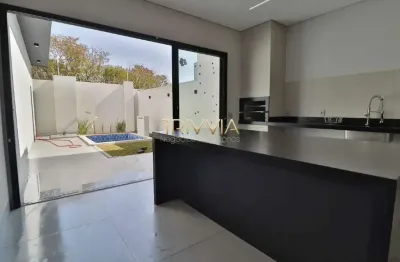 Casa em condomínio fechado com 3 quartos à venda no Grand Ville, Uberlândia 