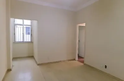 Imóvel em área com farto comércio, próximo ao mercado guanabara, próximo à estação engenho de dentro do trem.