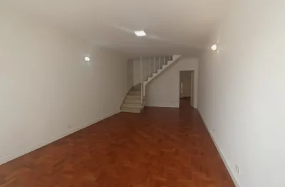 Casa com 3 quartos para alugar na Rua dos Jasmins, 188, Mirandópolis, São Paulo