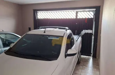 Casa com 2 quartos, sala , cozinha, area gourmet em excelente localização em ajapi