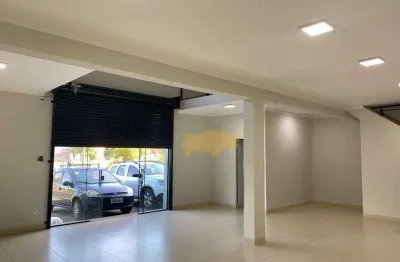 Lindo Salão Comercial com Mezanino em excelente localização e fino acabamento com recuo para estaconar em frente. Oportunidade.