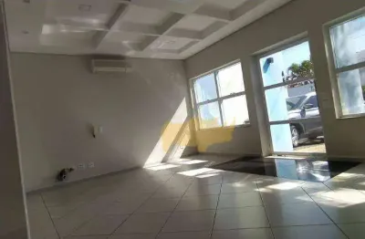 Casa para locação ideal para clínicas/escolas etc; em excelente localização comercial.