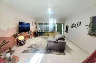 Casa com 3 quartos para alugar na Rua 11, Centro, Rio Claro