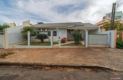 Residência para quem procura espaço e o privilégio de morar no centro da cidade.