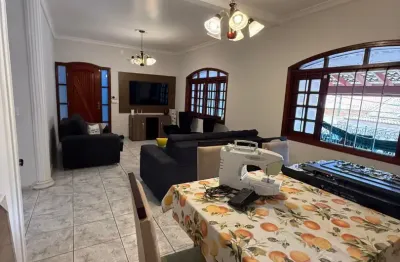 Sobrado 3 quartos 1 suíte com 3 vagas de garagem e ótima edícula