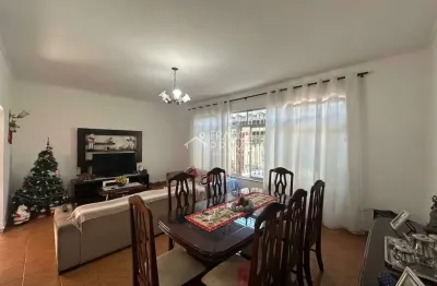 Casa no parque são domingos,  4 dormitórios, quintal amplo,  vaga de garagem para 4 carros.