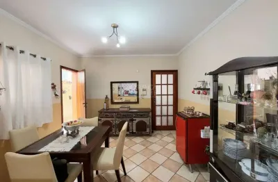 Maravilhoso sobrado c 240 m², 4 dormitórios, sala 2 ambientes, ar condicionado, 4 vagas de garagem.