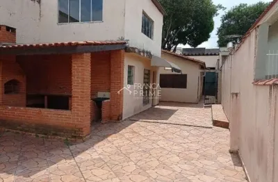 Maravilhosa casa, ar condiciionado, 3 dormitórios, 2 banheiros, garagem 2 carros portão automático