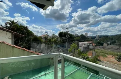 Lindo sobrado, 3 dorms, 1 suite, piso frio, armarios planejados, sacada, vaga de garagem 4 carros.