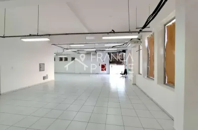 Edifício madalena composta por uma  loja no térreo e dez conjuntos  comerciais.