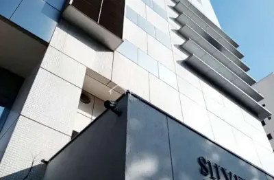 Conjunto comercial á venda no edifício silver tower com 44m2, dividido em 3 salas,  2 banheiros, 1vg