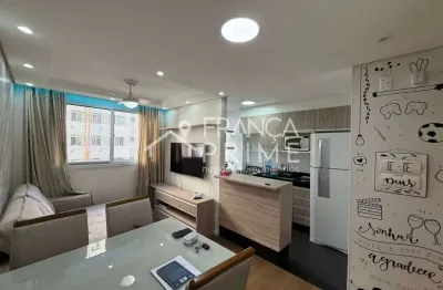 Apartamento de 2 dormitórios, mobiliado, vaga de garagem coberta, em condomínio fechado.