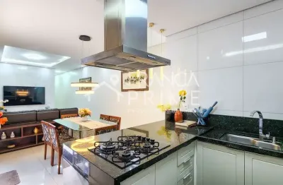 Casa assombradada, 2 dormitorios, 1 suite, varanda, churrasqueira, 2 vaga de garagem