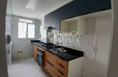 Imovel de 2 dormitorios, andar alto, piso porcelanato, armarios. Vaga de garagem.