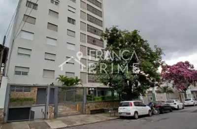 Oportunidade única: apartamento totalmente reformado com 200m² de área útil. Design moderno e acabam