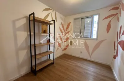 Imovel de 2 dormitorios, piso laminado, armario na cozinha. Vaga de garagem.