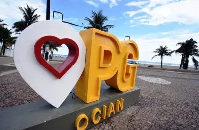 Locação definitiva em praia grande, sp  a 300m da praia. 2 dorm com garagem.