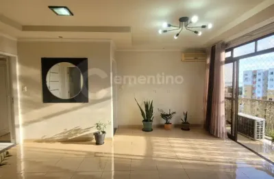 Apto com 250m² no centro/ 4 quartos sendo 3 suítes/ 3 vagas de garagem