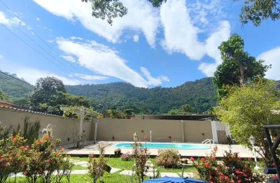 Magnífico sítio em parque boneville - magé  - venha desfrutar da tranquilidade e clima ameno que esse imóvel oferece!