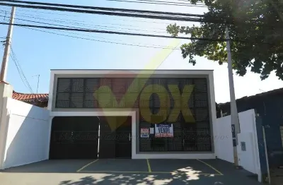 Casa comercial á venda. localizada no mansões santo antônio.  07 salas/dormitórios - sendo 02  com banheiro privativo. 04 banheiros 10 vagas de garagem - 3 na frente e 7 no fundo.