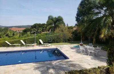 Linda casa estilo europeu em condomínio fechado de alto padrão as margens da rep