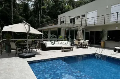 Casa moderna em rua tranquila e com vista espetacular para represa e pôr do sol.