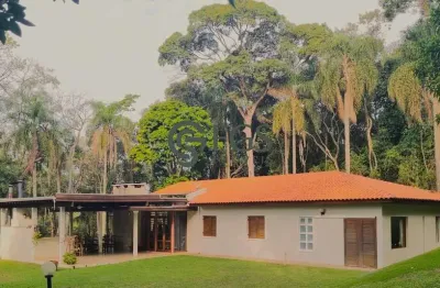 Casa aconchegante com lareira em excelente lote no condomínio veleiros de ibiúna