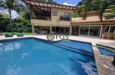 Casa sofisticada pé na água e com vista para o pôr do sol no condomínio veleiros