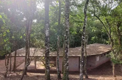 Lindo lote com casa inacabada vizinho a área de preservação.