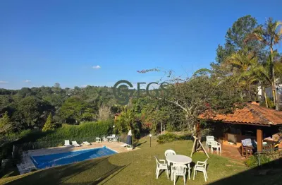 Casa no condomínio porto de ibiúna com 4 quartos (3 suítes) e piscina aquecida.