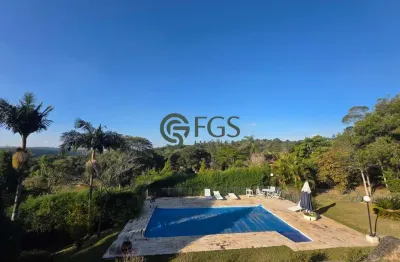 Casa no condomínio porto de ibiúna com 4 quartos (3 suítes) e piscina aquecida.