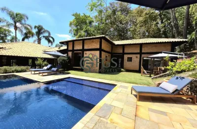 Linda casa de campo com estilo rústico, próximo as áreas de lazer do condomínio.