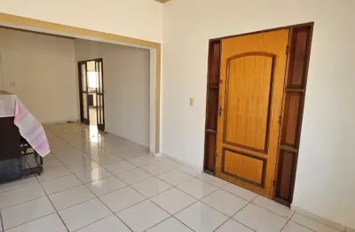 Casa à venda com 183m2 de área construída no jardim tropical - cuiabá/mt