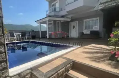 Casa em condomínio fechado com 3 quartos à venda na estrada do rio grande, 3729, taquara, rio de janeiro, 300 m2 por r$ 890.000