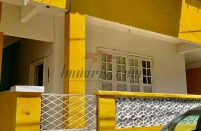 Casa em condomínio fechado com 3 quartos para alugar na beco mário pereira, 171, praça seca, rio de janeiro, 145 m2 por r$ 1.300