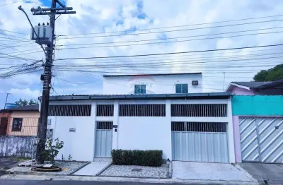 Aluga casa duplex com 4 quartos espaçosos, sendo duas ótimas suítes e 3 vagas de garagem cobertas, novo aleixo.
