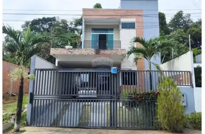 Casa duplex com 217m2 construídos, 4 quartos, sendo 2 suítes e 2 semi suítes,  escritório e depósito no residencial vila suiça.