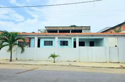 Casa com 3 quartos, e garagem para 6 carros, á 300m da Av das Torres, Flores, Manaus-AM.