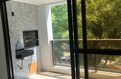 Provacidade, vista definitiva e sacada com churrasqueiro em amplo apartamento no Portão