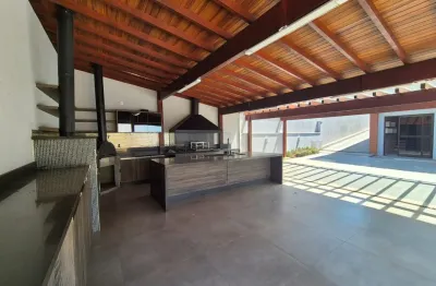 Mansão no Condomínio Forest Ville – 4 Dorms (Suíte Master) com Piscina e Lazer Privativo