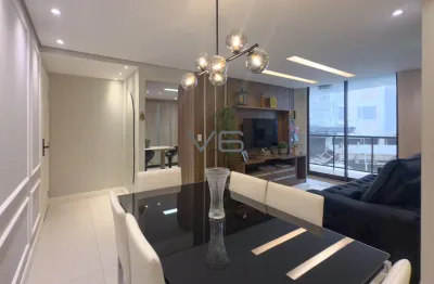 Apartamento totalmente mobiliado pronto para morar, com design moderno, ambientes integrados e uma atmosfera acolhedora.
