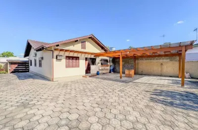 Casa plana à venda, 4 dormitórios sendo 1 suíte, salão de festas no bairro são jorge em novo hamburgo!