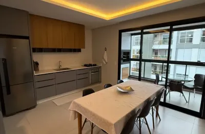 Excelente  apartamento com 2 suítes e vaga de garagem dupla a 200 metros  da praia.