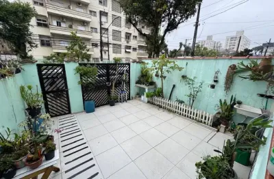 Sobrado geminado de um lado com ótima localização no campo grande