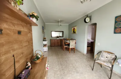 Apartamento uma  quadra da praia  com dois dormitórios no boqueirão